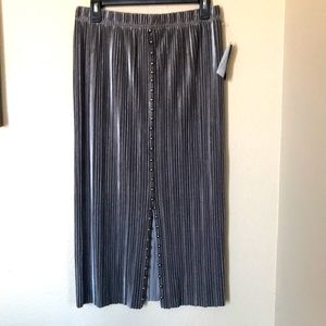 NWT Women's metrowear grey velvet skirt